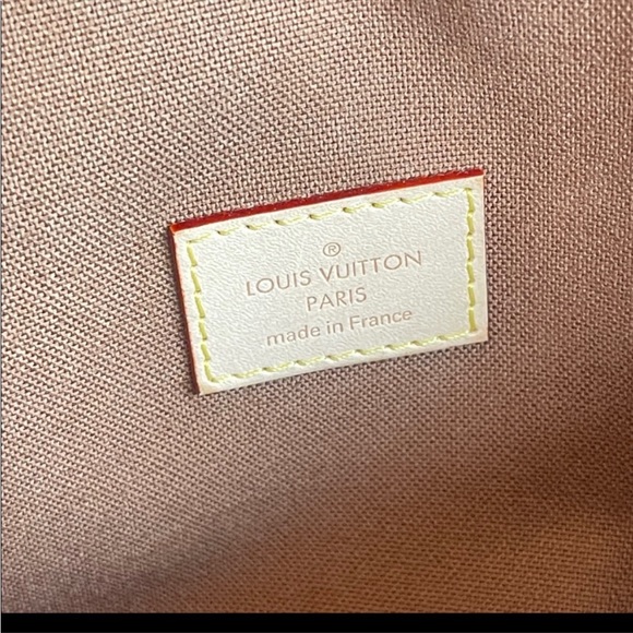 Louis Vuitton - Picture 5 of 11